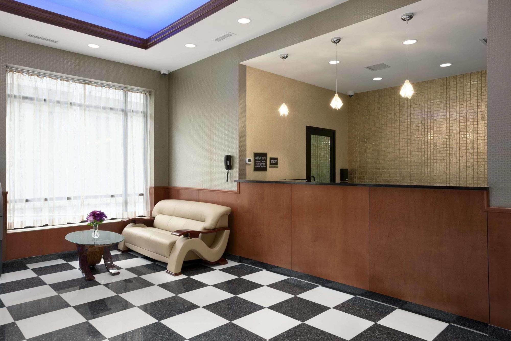 Howard Johnson By Wyndham Jamaica Ny Near Airtrain Jfk New York Eksteriør billede
