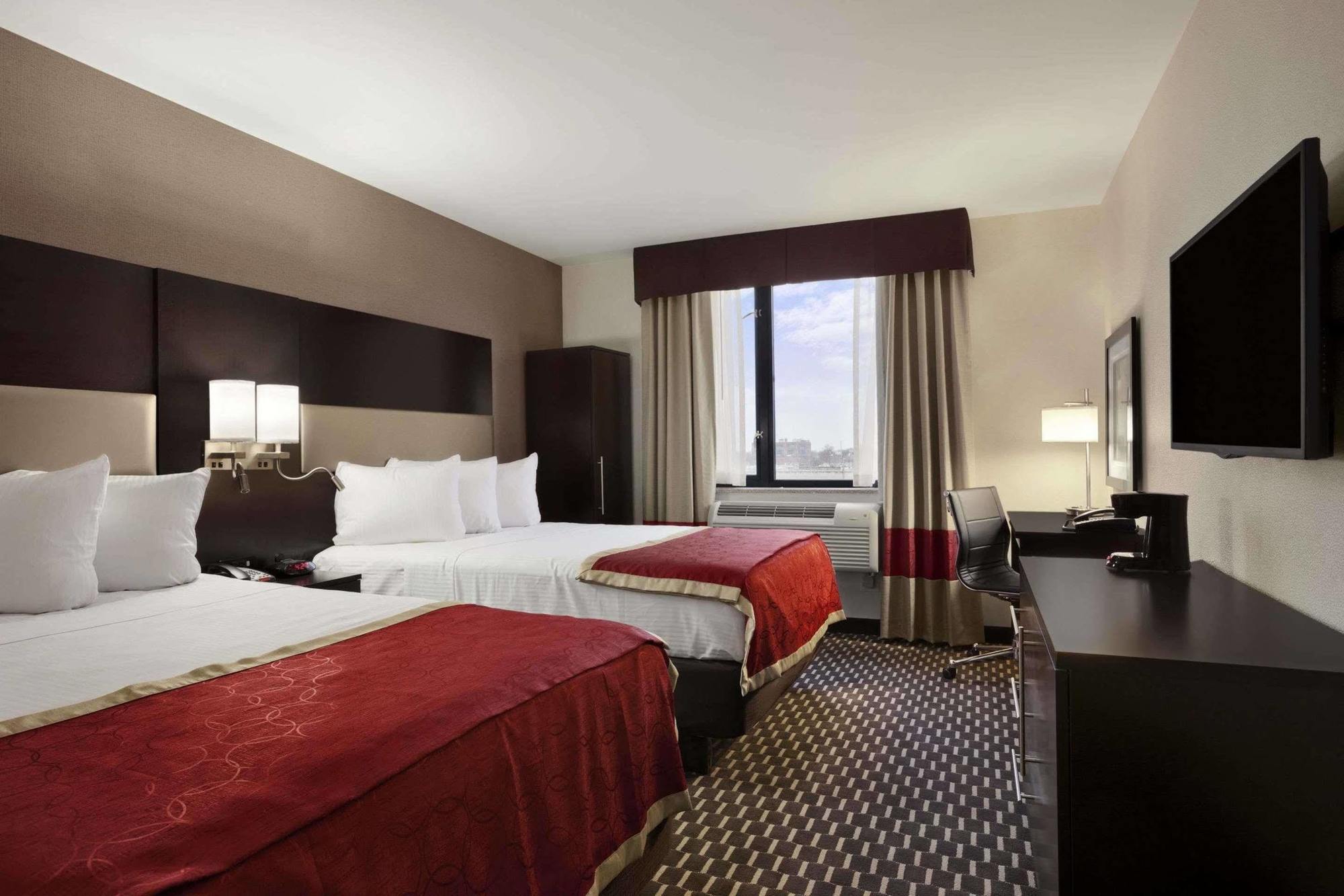 Howard Johnson By Wyndham Jamaica Ny Near Airtrain Jfk New York Eksteriør billede