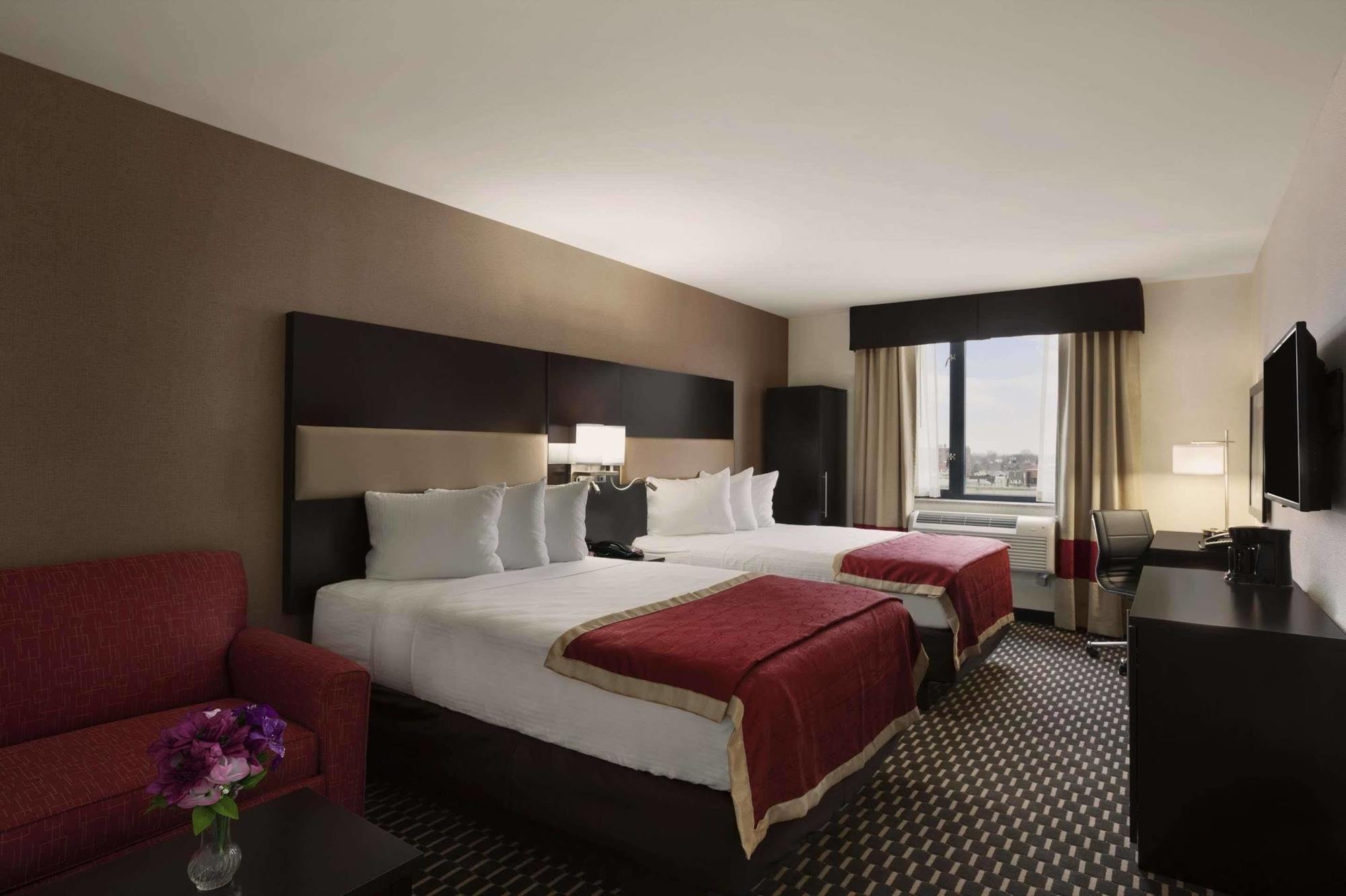 Howard Johnson By Wyndham Jamaica Ny Near Airtrain Jfk New York Eksteriør billede