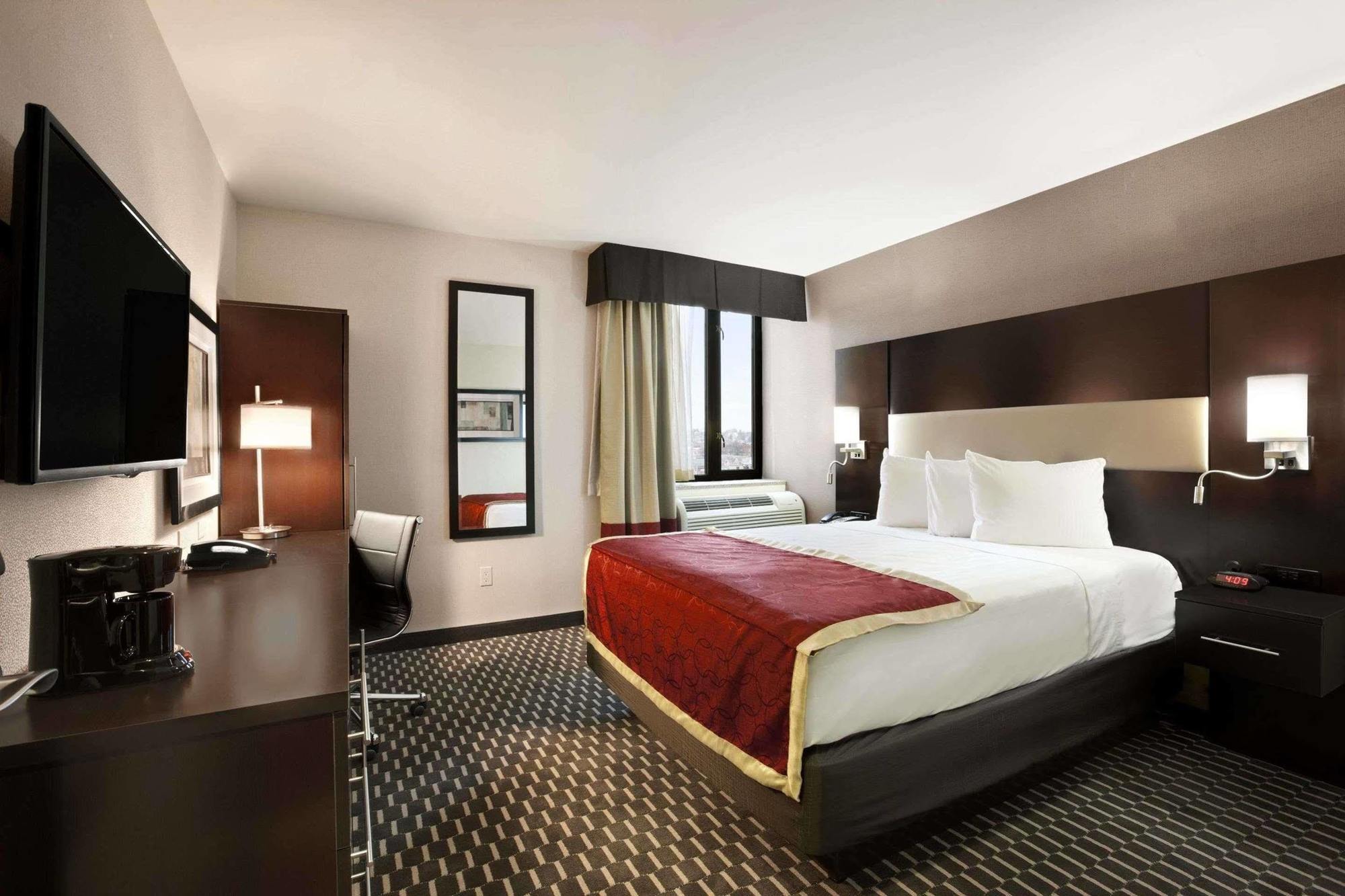 Howard Johnson By Wyndham Jamaica Ny Near Airtrain Jfk New York Eksteriør billede